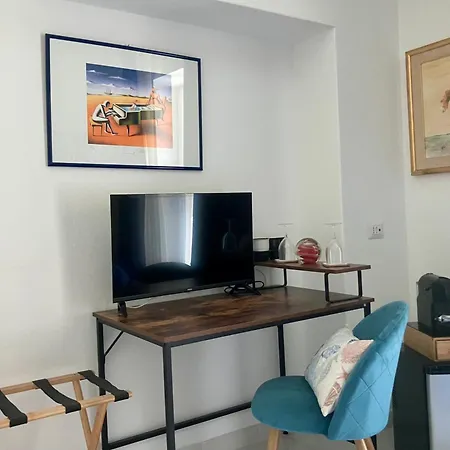 בית הארחה Striano Boutique 4*